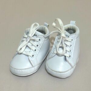 Lucky Brand Size 1 White Baby Crib Shoes